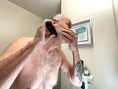 Snapshot of ApolloThrust chatting on December 3, 1:20 pm ApolloThrust online show from December 3, 1:20 pm