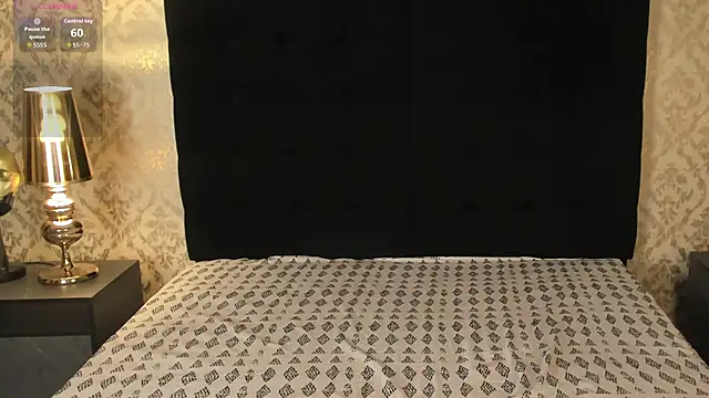 Snapshot of MolyBoston chatting on November 14, 1:10 pm MolyBoston online show from November 14, 1:10 pm