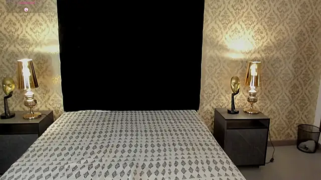 Snapshot of MolyBoston chatting on November 24, 1:33 pm MolyBoston online show from November 24, 1:33 pm