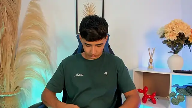 Thiago Connor21 online show from April 21, 11:40 pm