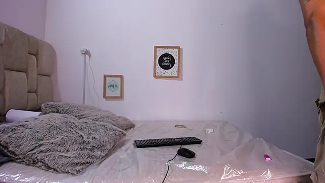 Latin Pleasures online show from December 20, 10:06 pm