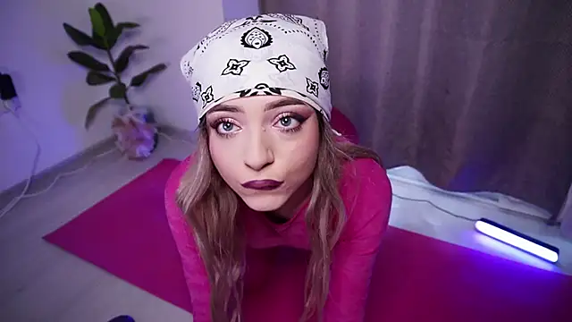 Snapshot of Dahliacruzz chatting on November 30, 8:40 am Dahliacruzz online show from November 30, 8:40 am