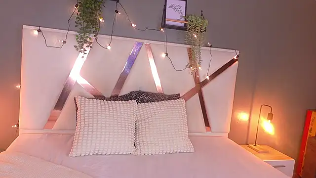 Snapshot of AmarisLenox__ chatting on October 11, 2:44 am AmarisLenox online show from October 11, 2:44 am