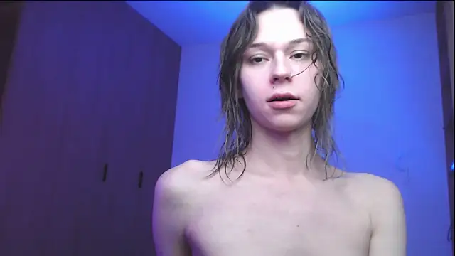 Snapshot of SophieDiamond_Xx chatting on December 20, 9:16 am SophieDiamond Xx online show from December 20, 9:16 am