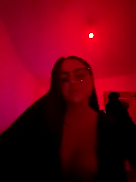 lolabeara online show from October 3, 9:34 pm