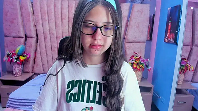 sarah sweett  online show from February 26, 1:43 pm