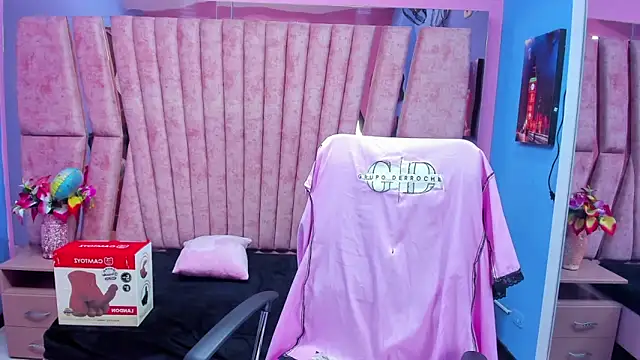 sarah sweett  online show from March 25, 1:39 pm