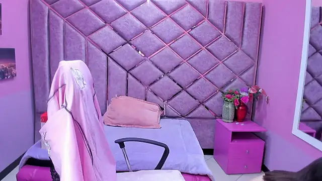 sarah sweett  online show from April 8, 2:50 pm