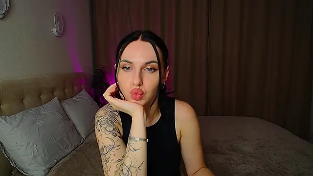 Snapshot of Poison_inyour_Mind__ chatting on November 17, 5:19 pm Poison inyour Mind online show from November 17, 5:19 pm