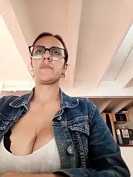 Jade 1-9 online show from February 4, 7:31 pm