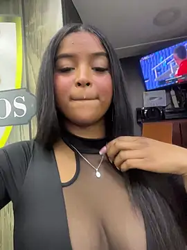 Snapshot of mitschellfox21 chatting on November 16, 10:04 pm mitschellfox21 online show from November 16, 10:04 pm