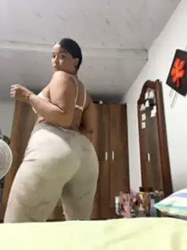Snapshot of mitschellfox21 chatting on July 2, 11:22 pm mitschellfox21 online show from July 2, 11:22 pm