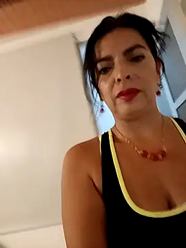 Snapshot of LunaMilf_ chatting on December 4, 4:38 pm LunaMilf online show from December 4, 4:38 pm