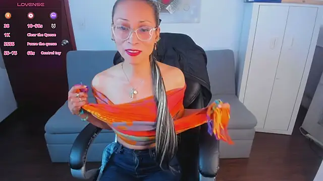 Snapshot of alexia_james_ chatting on February 12, 8:26 pm alexia james online show from February 12, 8:26 pm