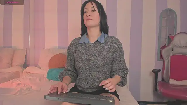 clover tter  online show from November 28, 7:16 pm