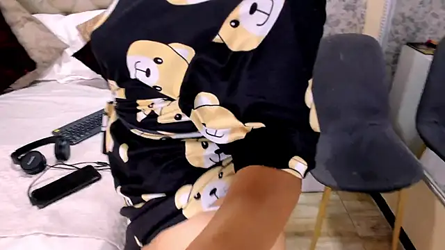 Clohe Bell online show from January 9, 1:30 am