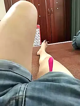 Snapshot of Lili_2love chatting on October 7, 1:25 am Lili 2love online show from October 7, 1:25 am