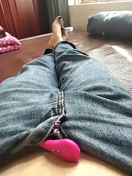 Snapshot of Lili_2love chatting on October 16, 12:55 am Lili 2love online show from October 16, 12:55 am