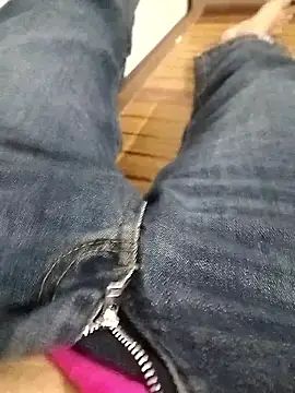 Snapshot of Lili_2love chatting on October 18, 2:14 am Lili 2love online show from October 18, 2:14 am