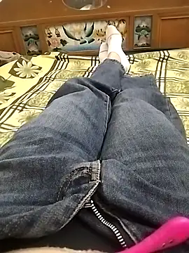 Snapshot of Lili_2love chatting on October 24, 12:41 am Lili 2love online show from October 24, 12:41 am