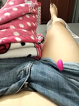 Snapshot of Lili_2love chatting on October 24, 12:45 pm Lili 2love online show from October 24, 12:45 pm