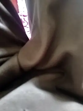 Snapshot of Lili_2love chatting on October 25, 3:47 am Lili 2love online show from October 25, 3:47 am