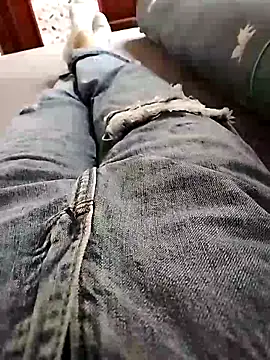 Snapshot of Lili_2love chatting on October 28, 1:09 am Lili 2love online show from October 28, 1:09 am