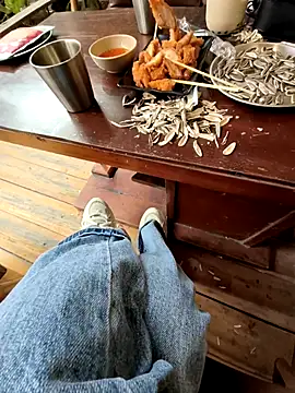 Snapshot of Lili_2love chatting on November 12, 1:39 am Lili 2love online show from November 12, 1:39 am