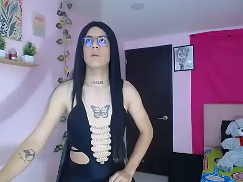 verodivinequeen  online show from October 9, 9:57 pm