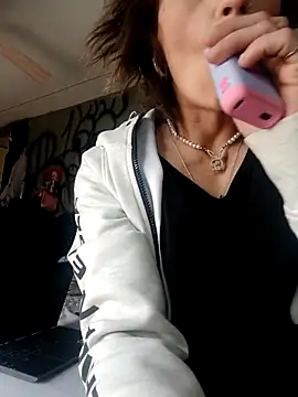 Snapshot of Rileyy7tk chatting on March 3, 10:37 pm Rileyy7tk online show from March 3, 10:37 pm