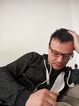 Snapshot of viktor1992-1-1 chatting on April 23, 8:02 am viktor1992-1-1 online show from April 23, 8:02 am