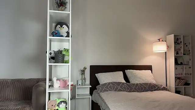 yourlittlesunrise  online show from March 23, 5:44 am