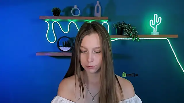 esme moore  online show from October 9, 8:56 am