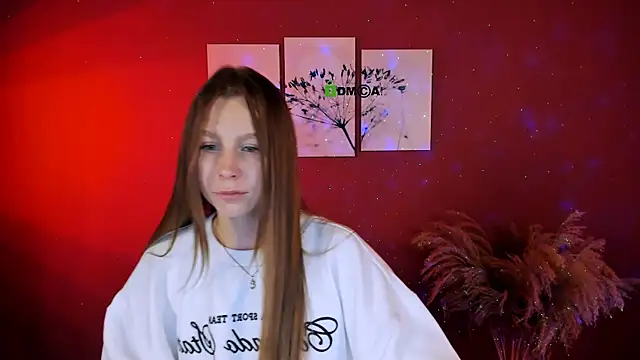 esme moore  online show from October 10, 8:46 am