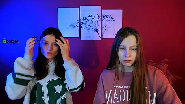 esme moore  online show from October 17, 8:28 am