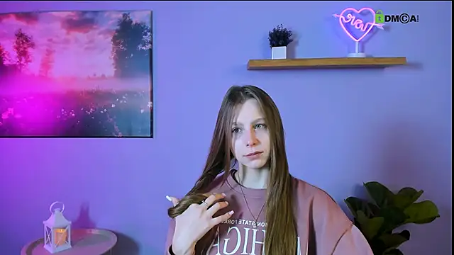 esme moore  online show from November 6, 9:43 am