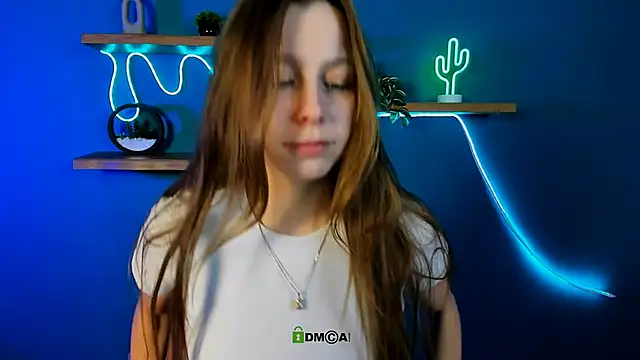 esme moore  online show from November 11, 9:42 am