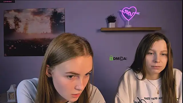 esme moore  online show from November 13, 10:03 am