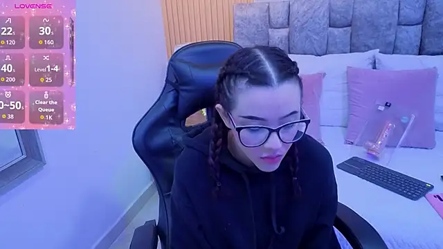 Snapshot of angel__kiss chatting on January 17, 11:37 am angel kiss online show from January 17, 11:37 am