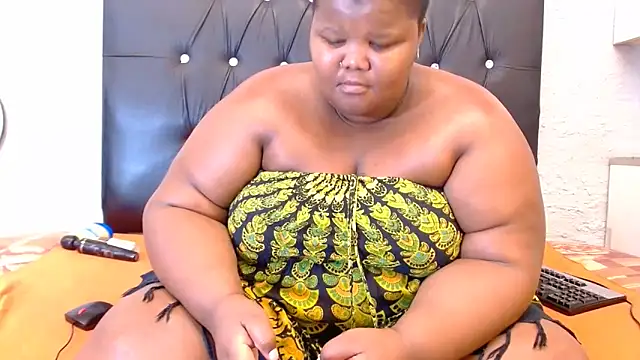 Snapshot of LadyBear2002 chatting on February 9, 8:46 pm LadyBear2002 online show from February 9, 8:46 pm