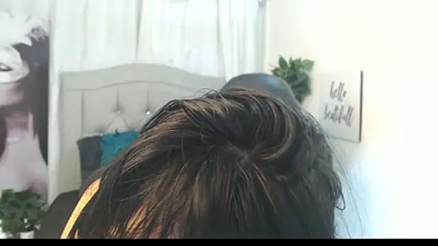 Snapshot of annyrusso chatting on December 3, 2:04 pm annyrusso online show from December 3, 2:04 pm