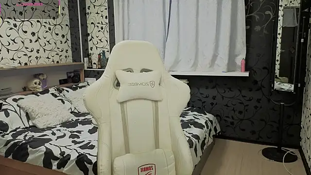 xAlisontiny online show from April 1, 4:59 pm