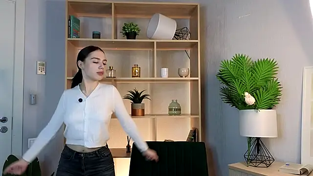 FrankieViall online show from October 4, 10:35 am