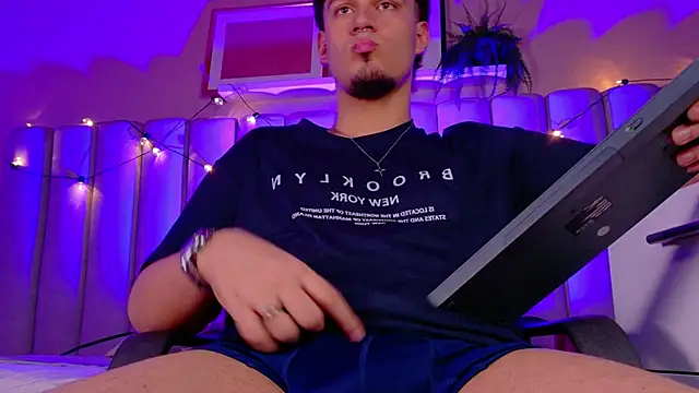 LiamThunder05  online show from November 14, 3:05 am