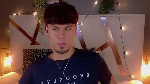 LiamThunder05  online show from November 28, 2:58 am