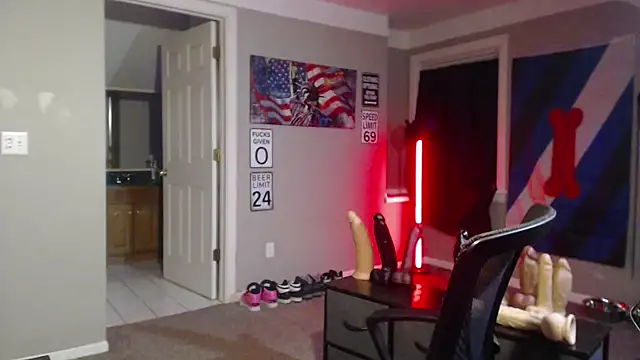 Snapshot of Michigan9000 chatting on April 1, 10:49 am Michigan9000 online show from April 1, 10:49 am