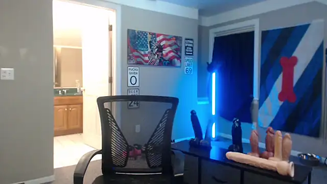 Snapshot of Michigan9000 chatting on April 2, 1:47 am Michigan9000 online show from April 2, 1:47 am