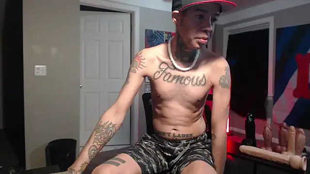 Snapshot of Michigan9000 chatting on April 5, 1:03 am Michigan9000 online show from April 5, 1:03 am