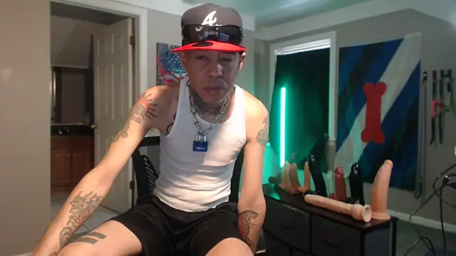 Snapshot of Michigan9000 chatting on April 12, 9:31 pm Michigan9000 online show from April 12, 9:31 pm