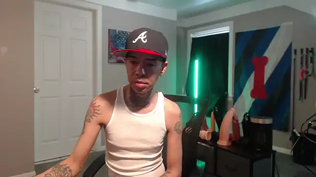 Snapshot of Michigan9000 chatting on April 13, 2:33 pm Michigan9000 online show from April 13, 2:33 pm